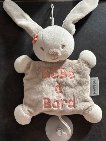 Peluche bébé à bord