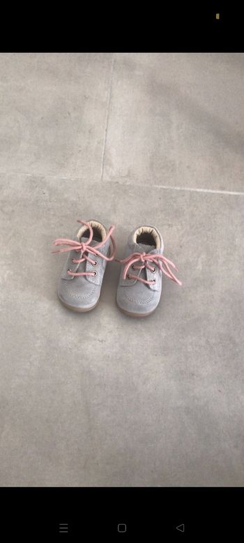 Chaussure bébé très bon état
