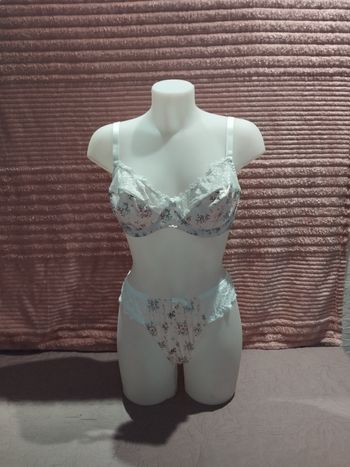 Ensemble sous vêtements blanc fleurie