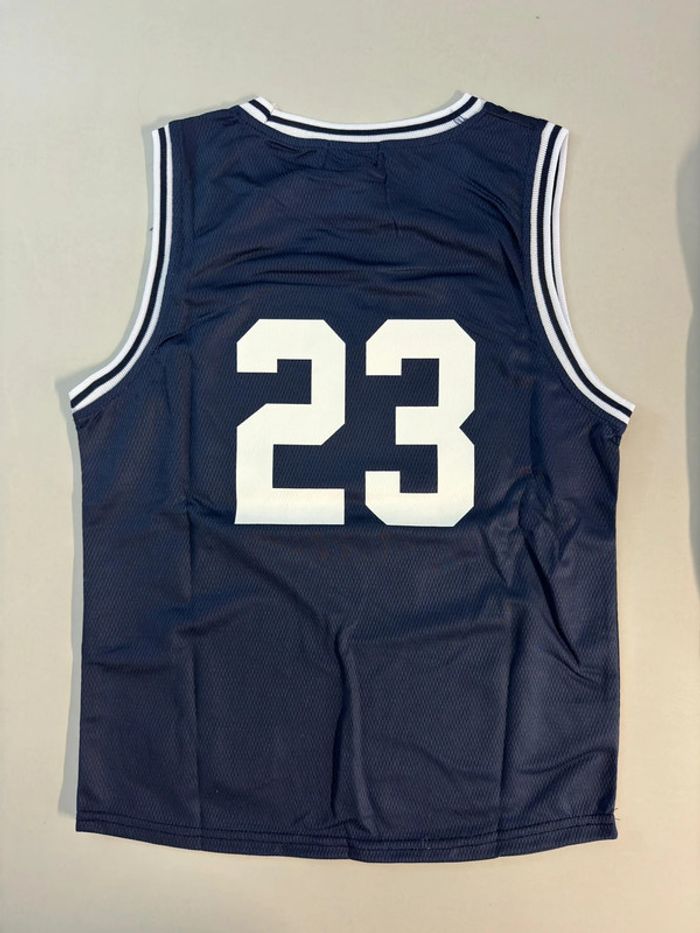 Ensemble sport de basket pour enfant. 10 ans - photo numéro 2