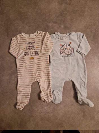 Lot de 2Grenouillères 1 pièce bébé fille en velours bleu ciel motifs rose blanc rayé T6mois TBE Gémo