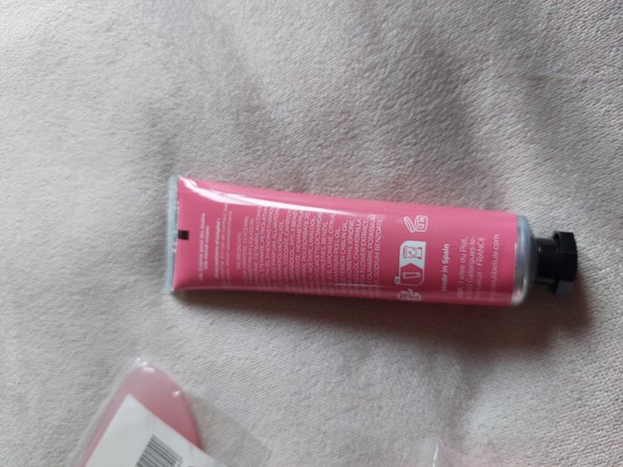 Lot beauté – Gua Sha rose + Beauty Blender rose + Crème mains Bleu Libellule – Neuf - photo numéro 5