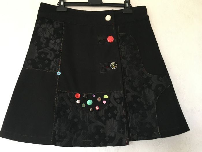 Jupe fantaisie broderie papillon