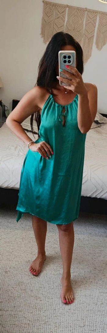 Robe d'été de soirée légère fluide Impérial soyeuse vert émeraude asymétrique classe chic