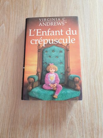 Livre L'enfant du crépuscule Virginie C. Andrews