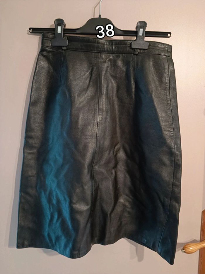 Jupe en cuir noir taille 38