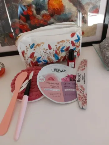 Trousse garnie produits de beauté