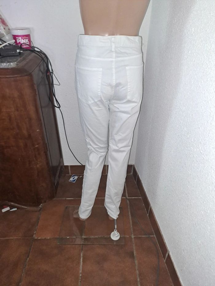 Jean femme taille 32 - photo numéro 2