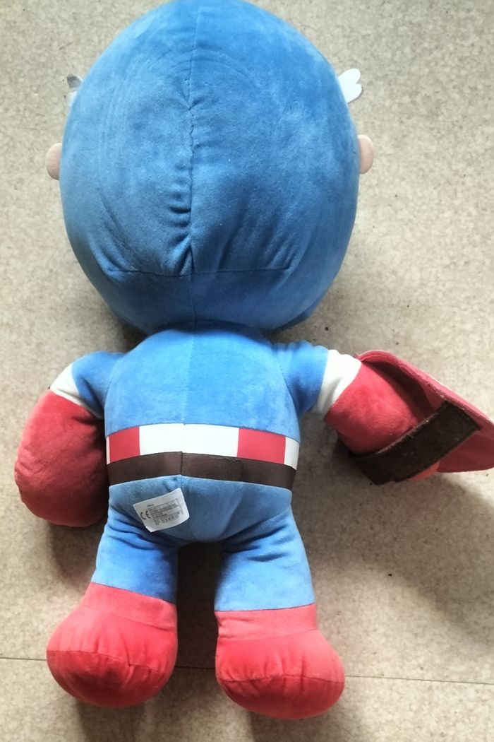 Grande peluche captaine america - photo numéro 2