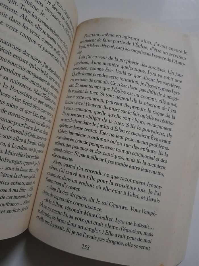 À la croisée des mondes, tome 3 : Le miroir d'ambre Philip Pullman - photo numéro 3