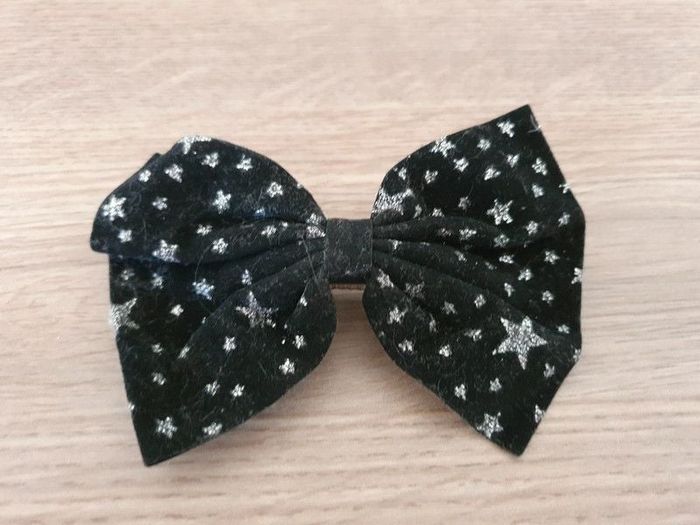 Barrette noeud étoiles