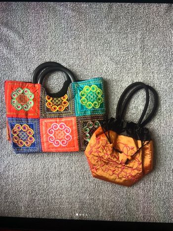 Sac ethnique tissus brodés ( 12 e les 2 )