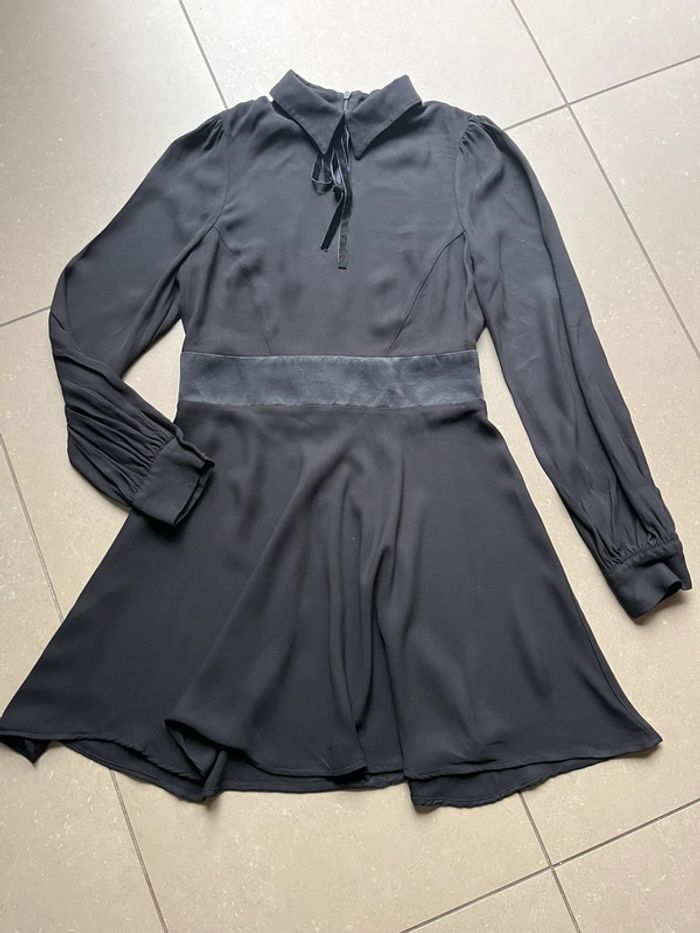 Robe cintrée col Claudine noire Zara S