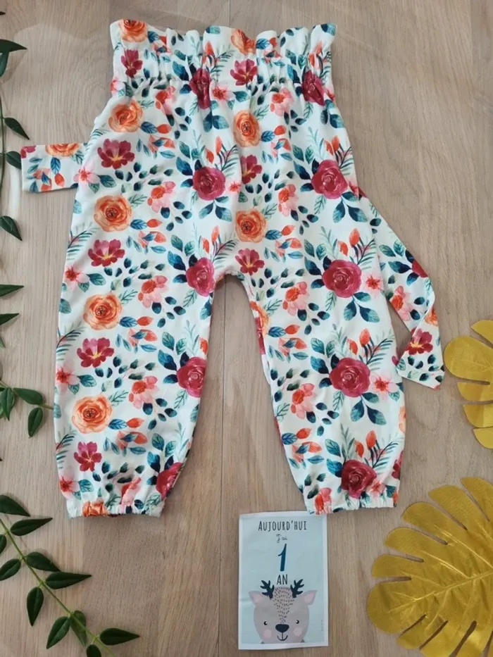 Pantalon fleuri 74 cm porté 1x - photo numéro 3