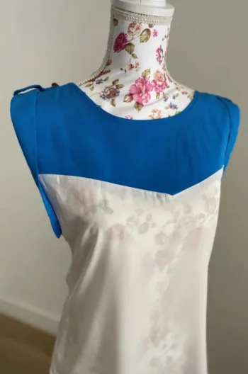 Top bicolore bleu et blanc Sfera
