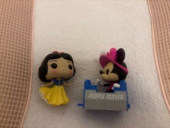 2 figurines funko pop Disney 