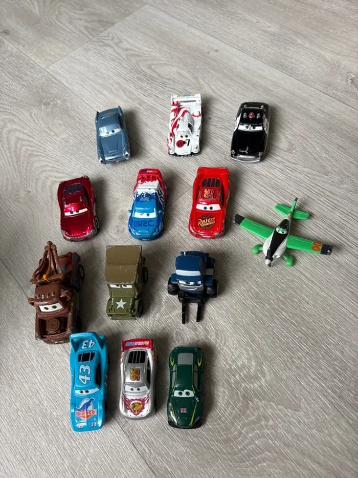 Voiture cars Disney pixar flash mcqueen Martin