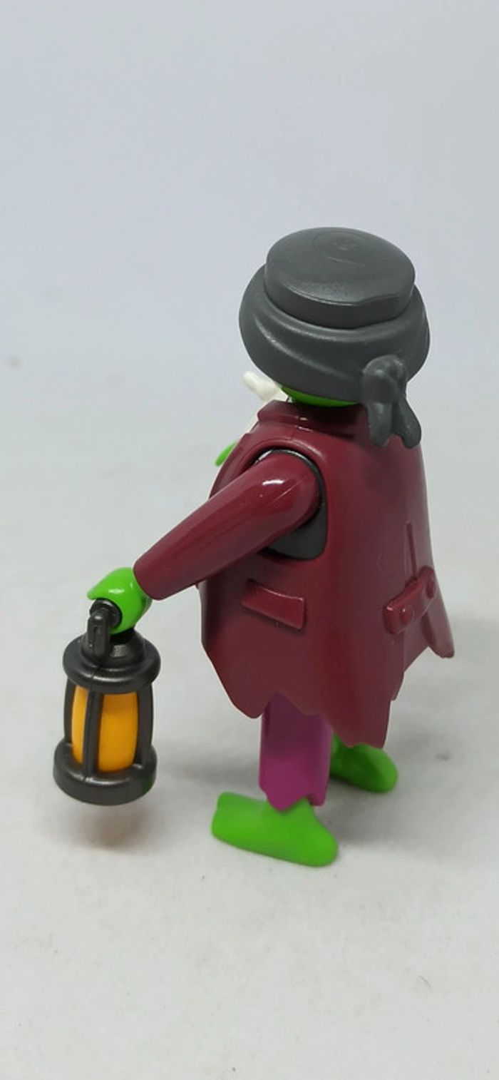 Homme zombie à tête verte avec lanterne et plâtre playmobil - photo numéro 3
