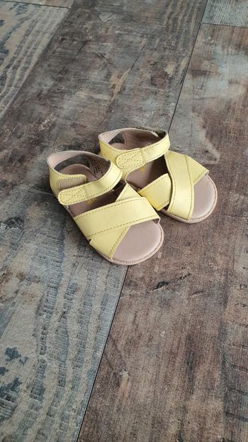 Très belle paire de chaussures h&m taille 18/19 en excellent état