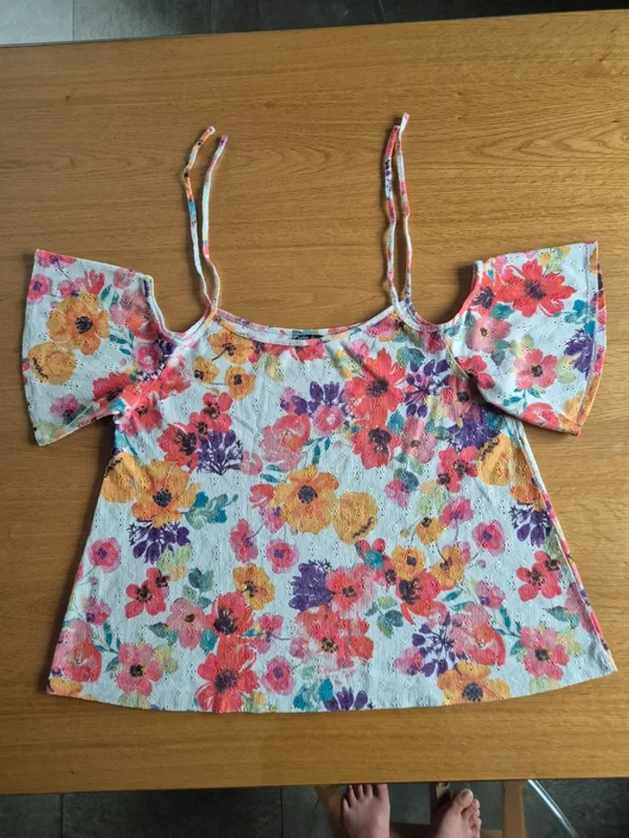 Tee shirt haut a épaule denudé xl fleuri