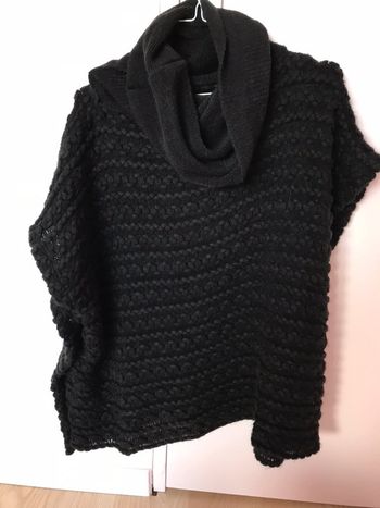 Poncho neuf noir avec boutons 38