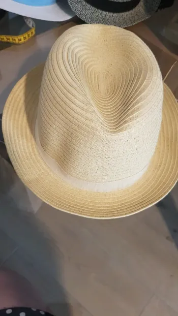 Chapeau beige Monoprix