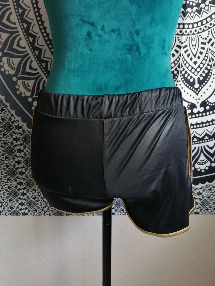 Short noir avec détails dorés lien à nouer / red k sports / (XS) - photo numéro 4