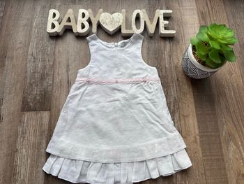 - Robe     - 6 mois - Très bon état    