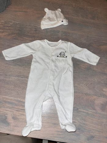 Ensemble bonnet et pyjama