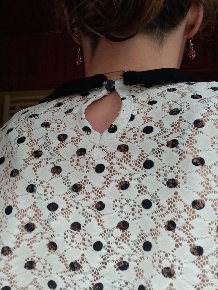 Blouse femmenoir et blanche col claudine Mim - photo numéro 7