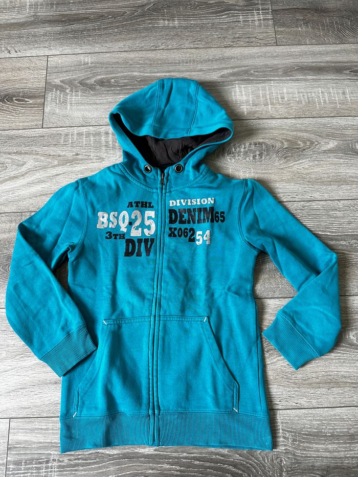 Gilet à capuche T. 10 ans