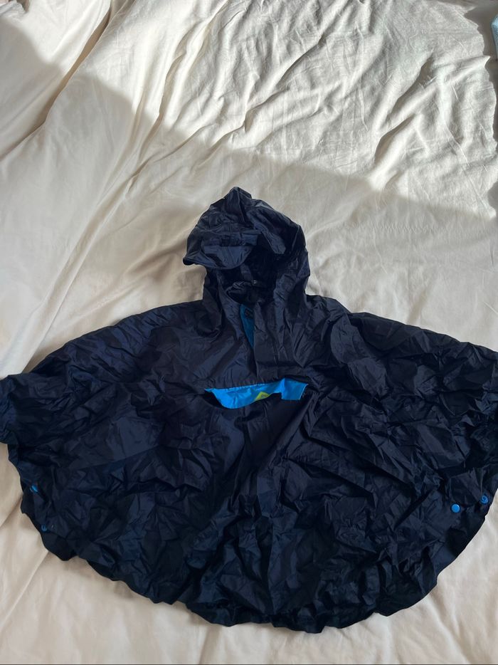 Poncho de pluie Décathlon bleu marine 6A TBE - photo numéro 6
