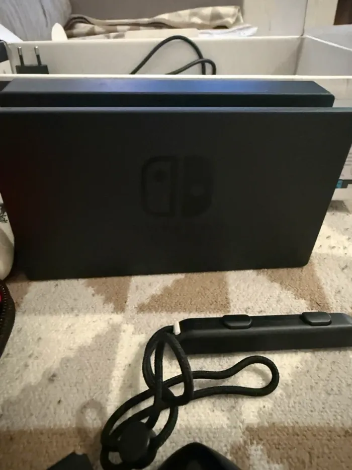 Pack Nintendo Switch V1 (Première Génération) avec de nombreux accessoires et housse de transport. - photo numéro 5