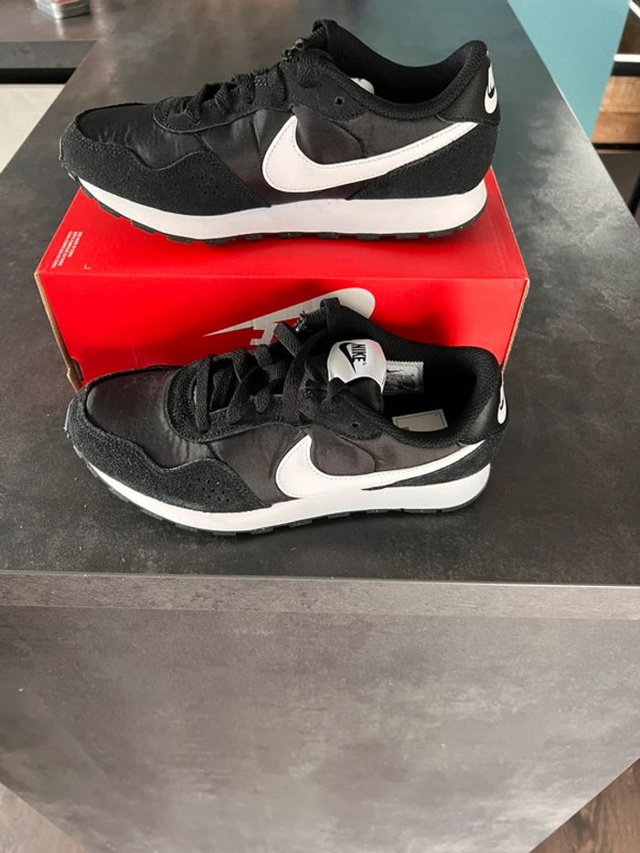 Basket Nike unisex taille 36.5