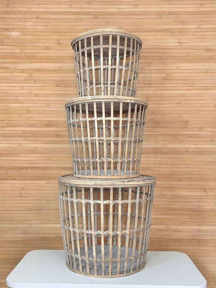 Set de 3 tables d'appoint rondes en bambou aspect cérusé – Fait main