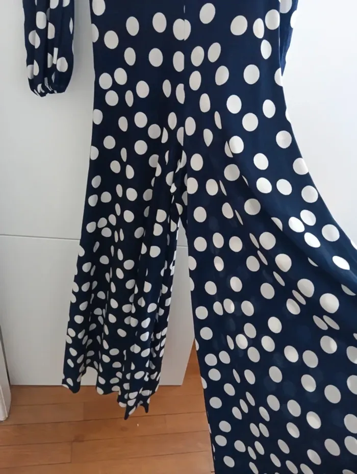 Magnifique combinaison vintage
Marine pois blancs - photo numéro 13