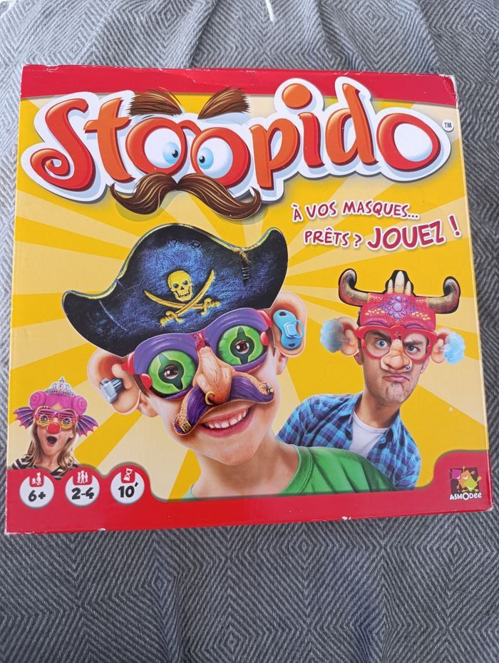 Jeu de société Stoopido a partir de 6 ans