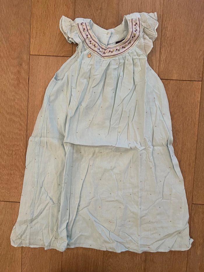 Vend robe bleu clair sergent major en 9 ans très bon état