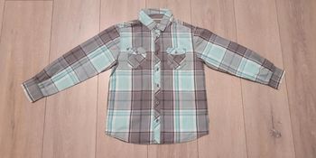 Chemise a rayures grise et turquoise. Garçon 8 ans. Marque Okaidi