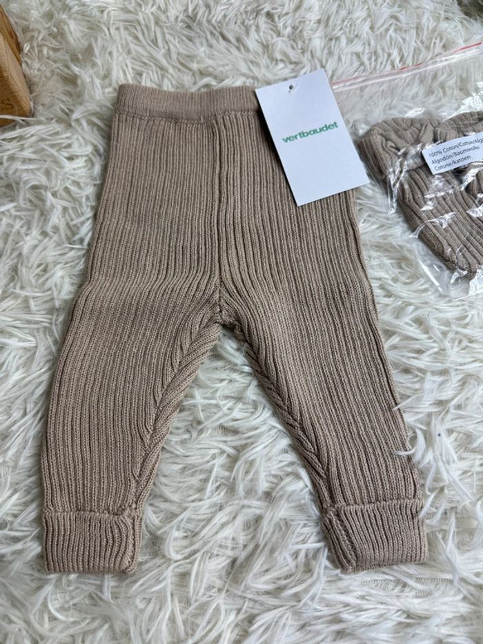 Pantalon tricot et paire de chaussons bébé Vertbaudet taille 1 mois - photo numéro 2