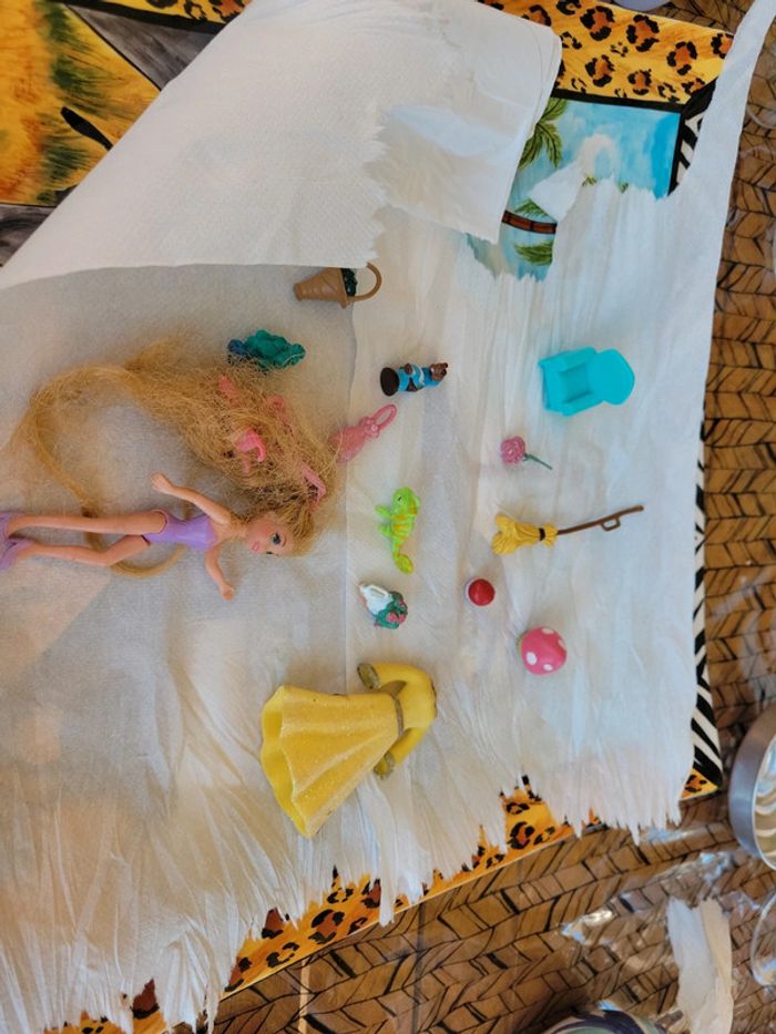 Gros lot accessoires disney petit poupée