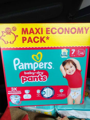 Lot 124 pants Pampers baby dry taille 7