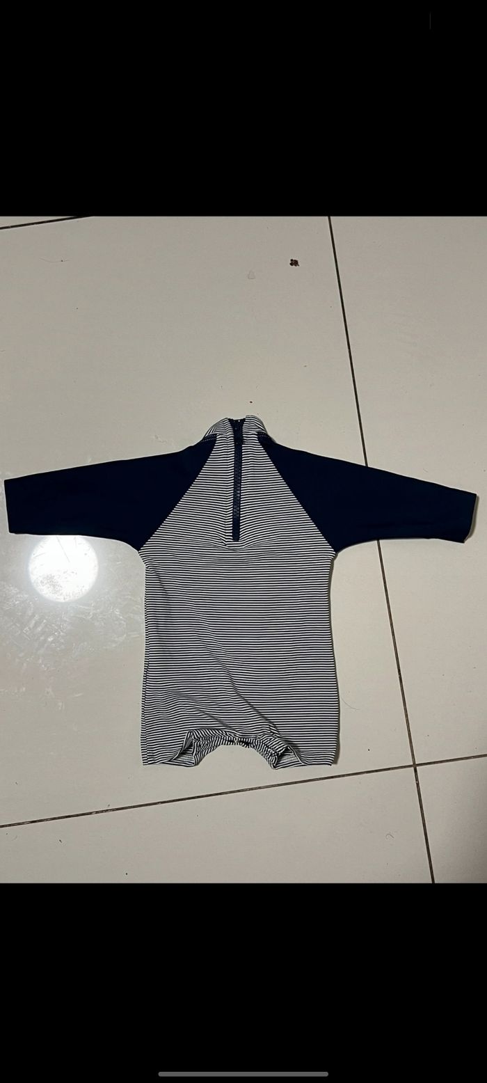Combinaison anti uv petit bateaux taille 3 mois - photo numéro 2