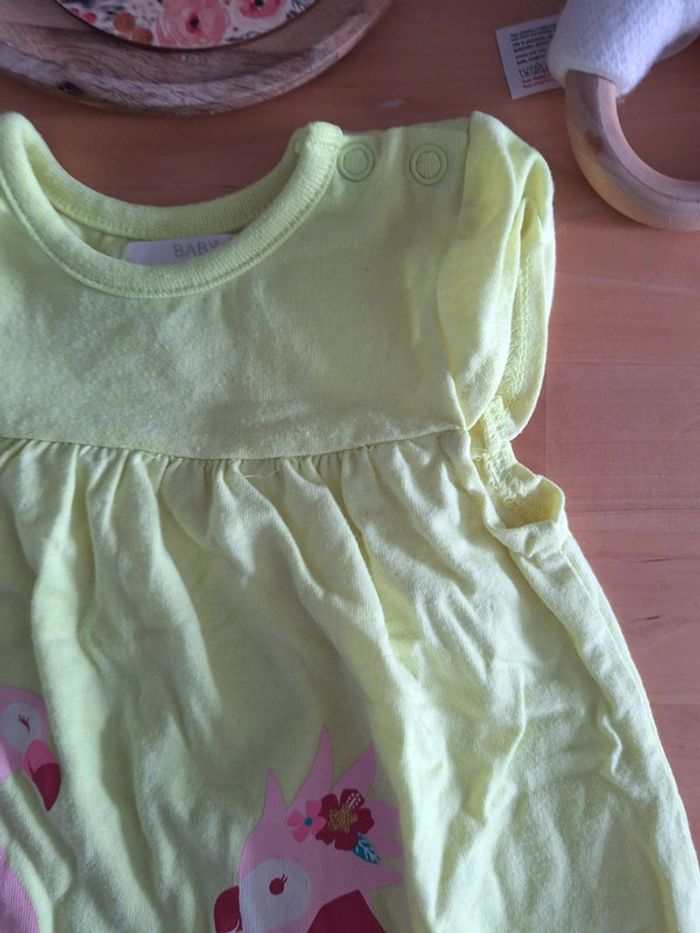 T-shirt manches courtes pour fille taille 12mois marque baby très bon état - photo numéro 4