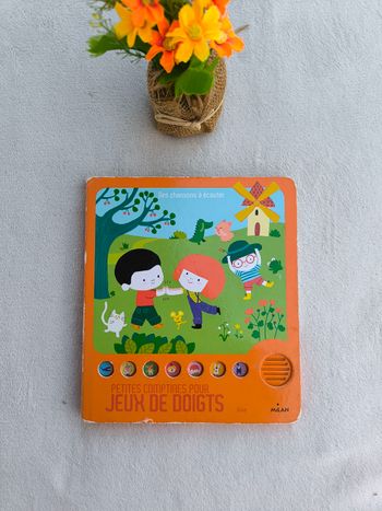 Livre musical Petites comptines pour jeux de doigts Milan