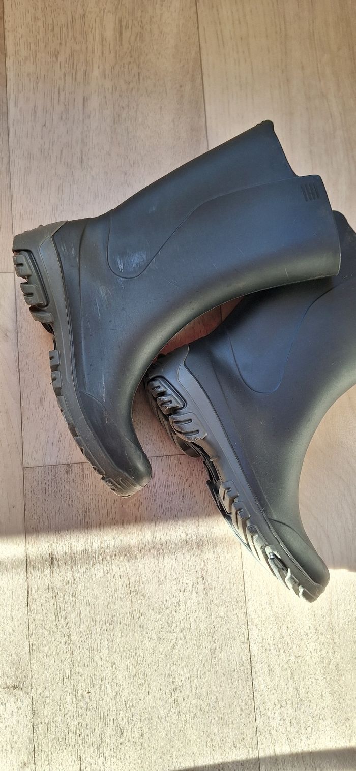 👢 Bottes en plastique noire - Decathlon – Taille 31/32 - photo numéro 7