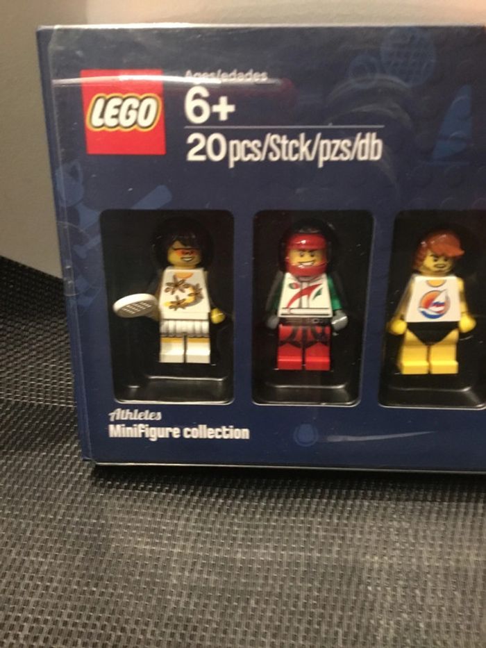 Lego officiel coffret athlètes 4 minifigures mini figurines collection édition limitée Toysrus - photo numéro 2