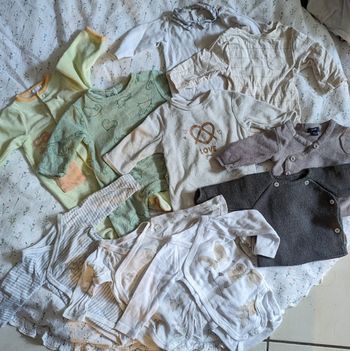 Lot vêtements bébé mixte 1 mois