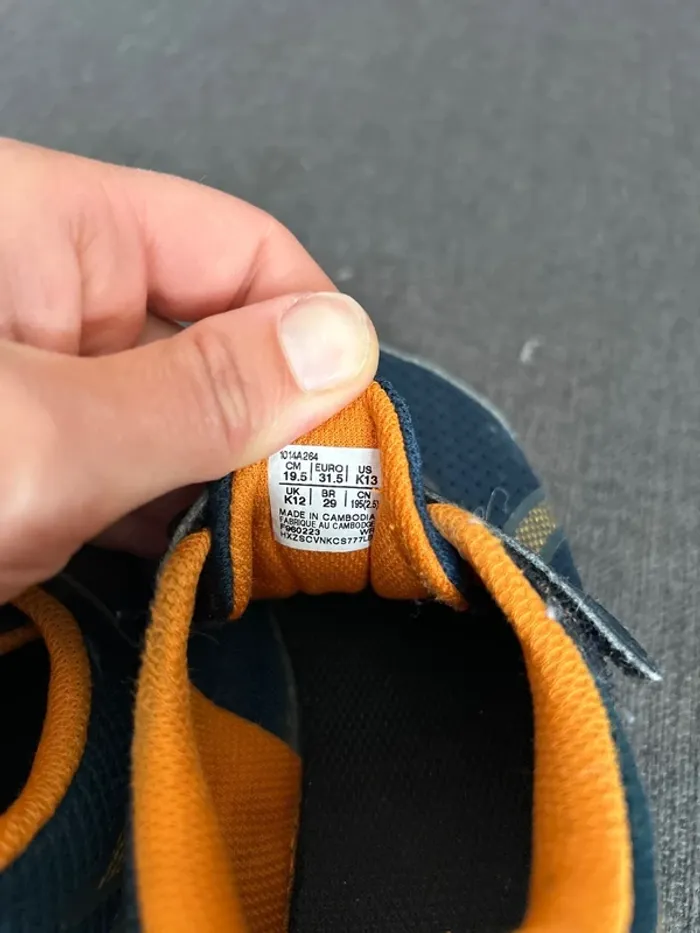 Chaussures de course à pied,basket de course à pied garçon, asics, taille 31,5 très bon état - photo numéro 5