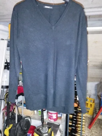 Pull léger col V taille 4